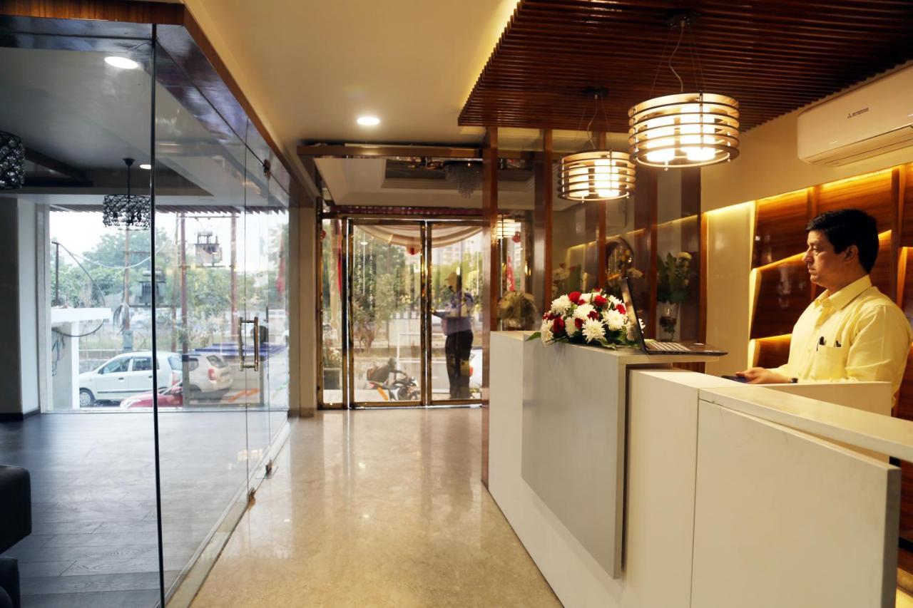 Awadh Inn Noida Eksteriør billede