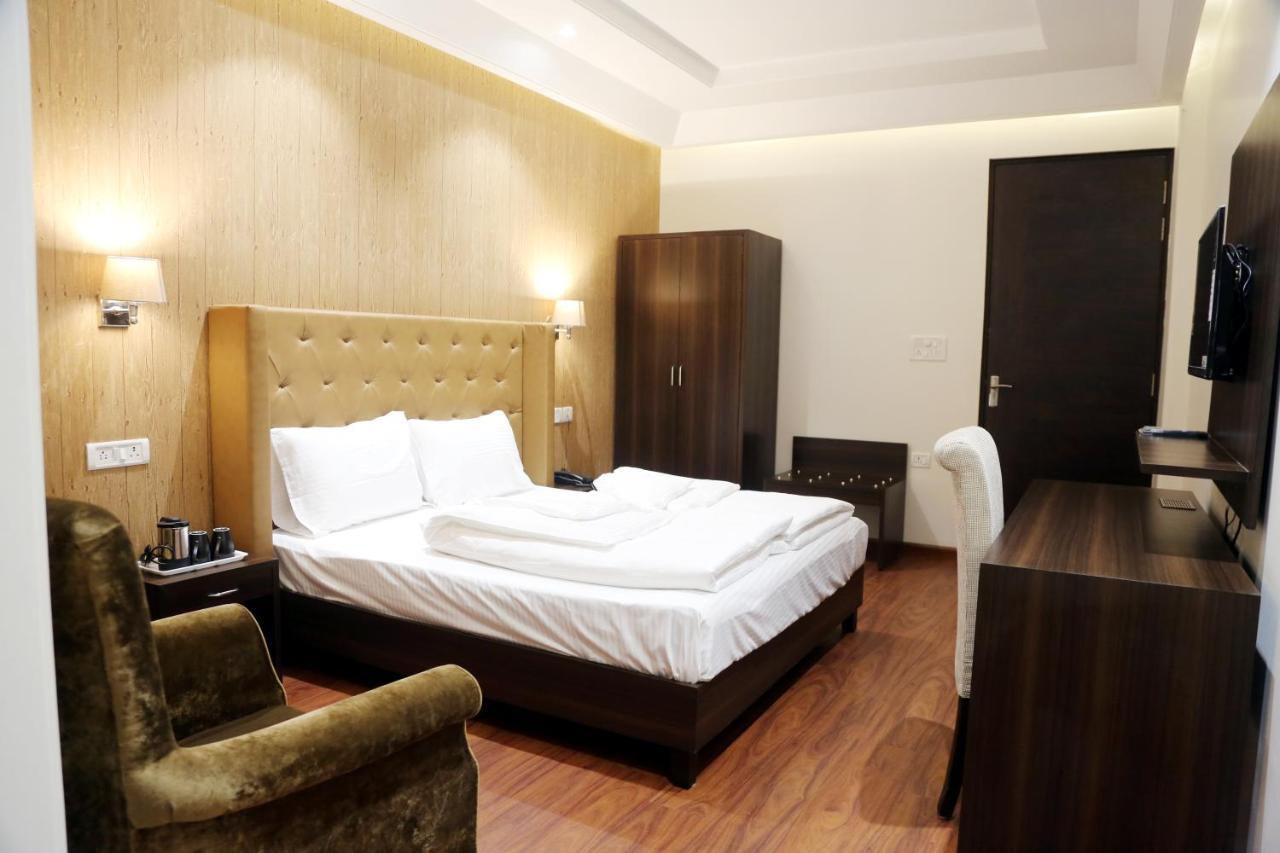 Awadh Inn Noida Eksteriør billede
