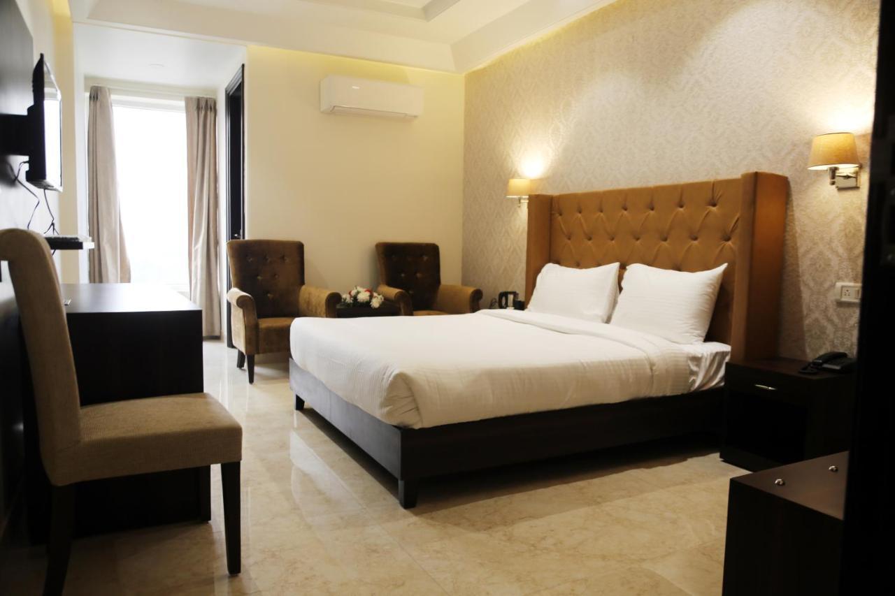 Awadh Inn Noida Eksteriør billede
