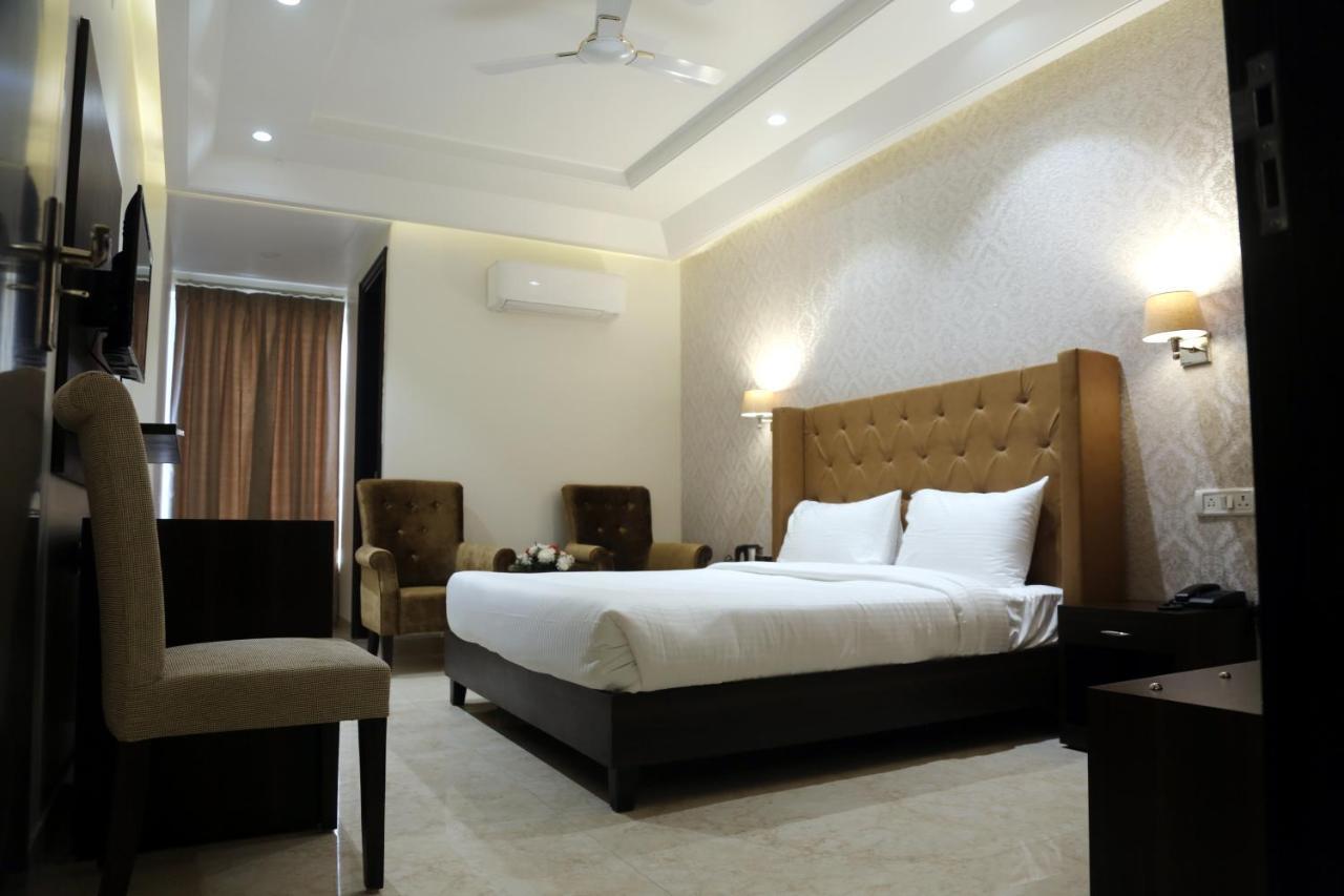 Awadh Inn Noida Eksteriør billede