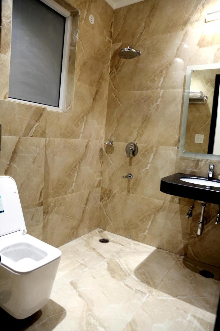 Awadh Inn Noida Eksteriør billede