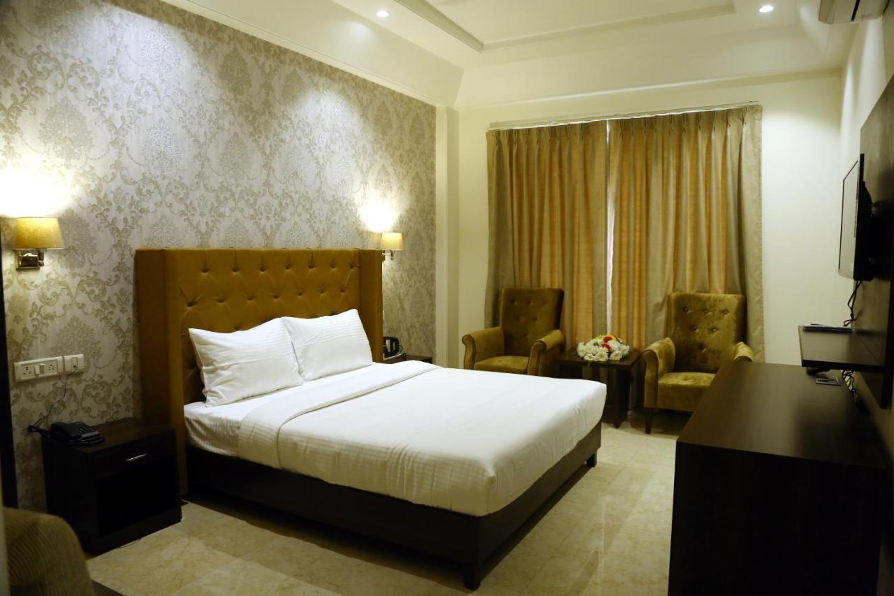 Awadh Inn Noida Eksteriør billede