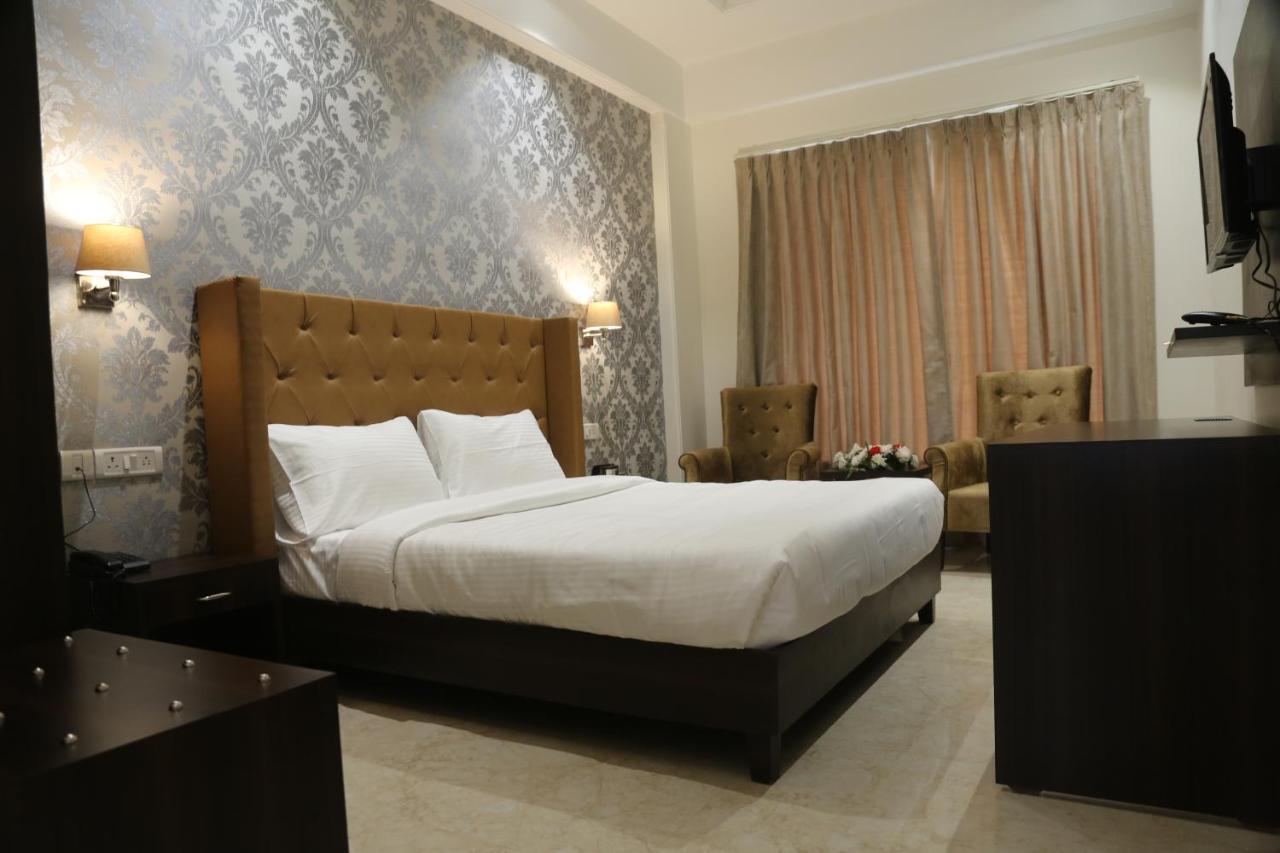 Awadh Inn Noida Eksteriør billede