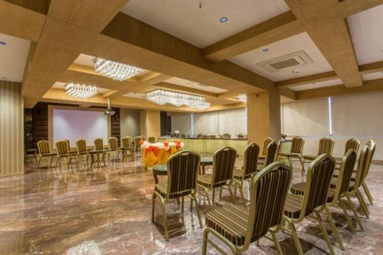 Awadh Inn Noida Eksteriør billede